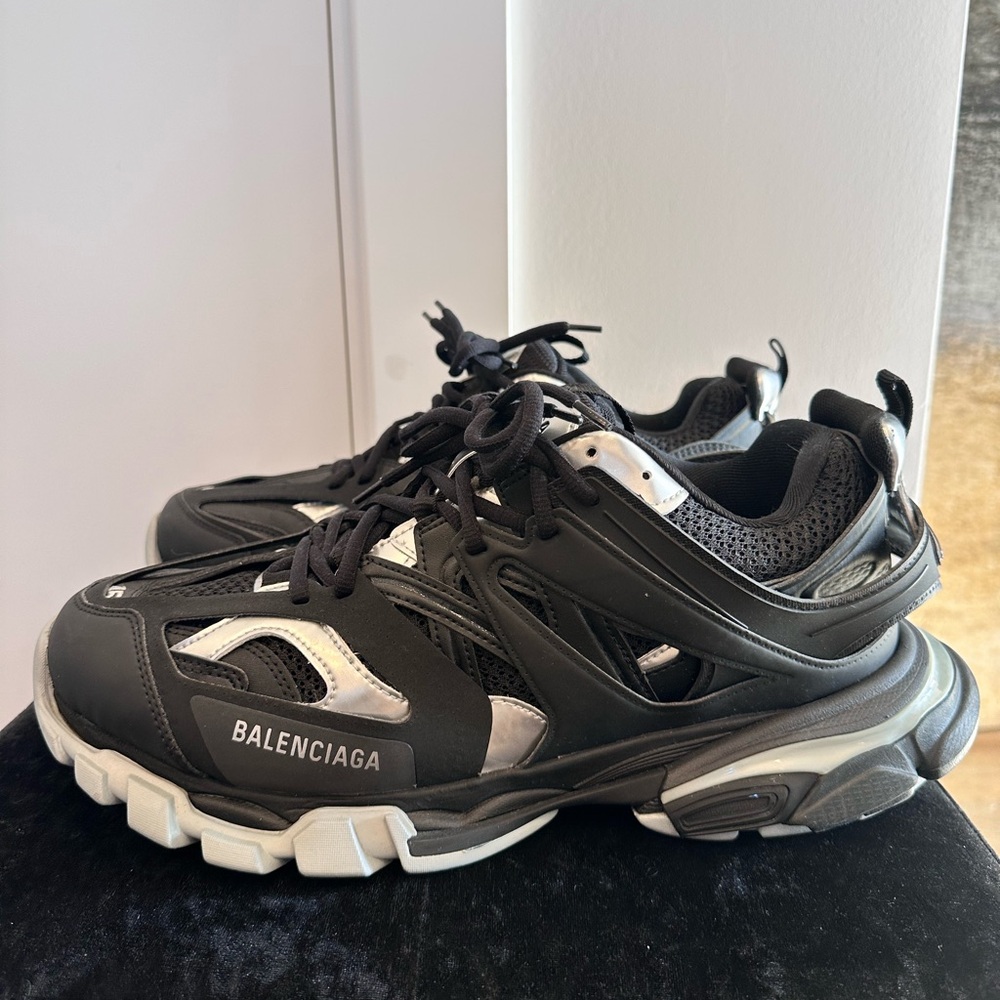 Balenciaga Black and Gray Chunky Sneakers - Picture 2 of 4